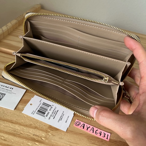 Coach Wallet🎈🎈 - Picture 5 of 9